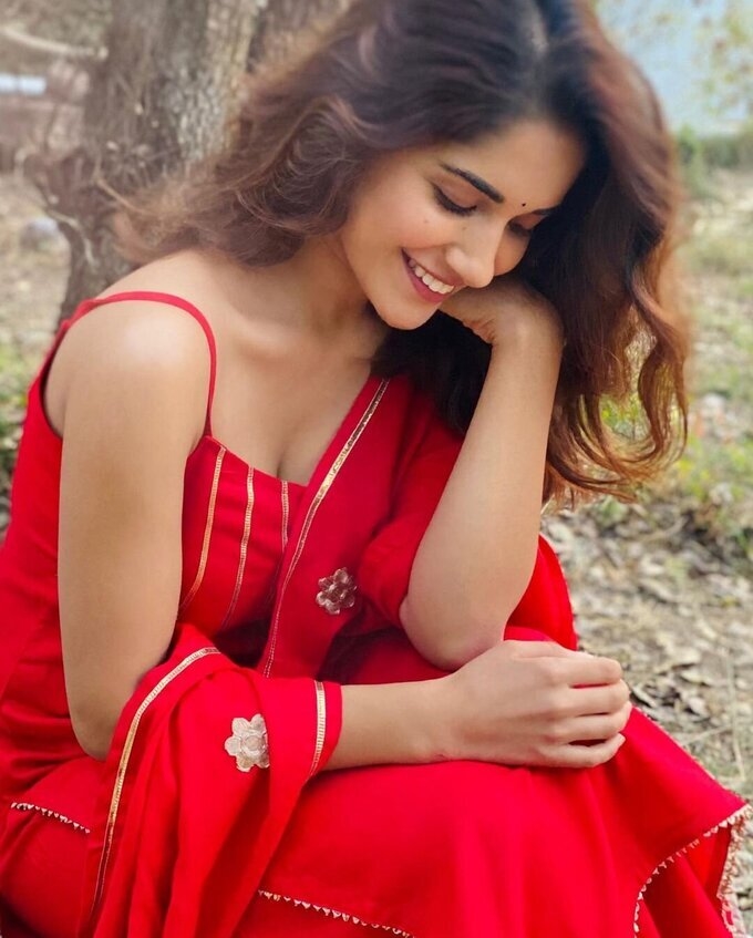 Actress Ruhani Sharma Cute Images