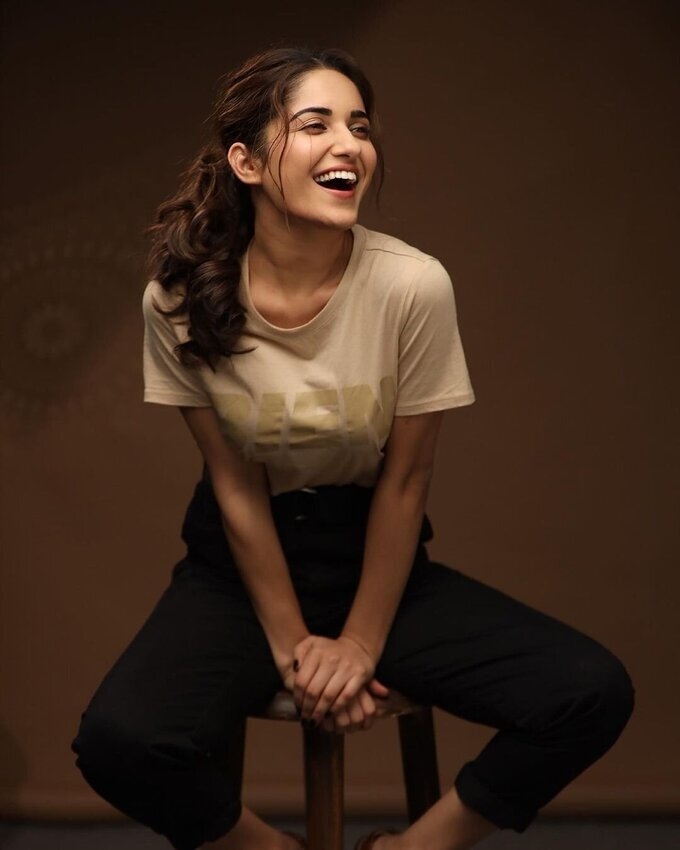 Actress Ruhani Sharma Cute Images
