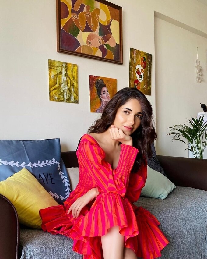 Actress Ruhani Sharma Cute Images