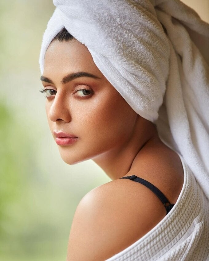 Actress Ruhii Dilip Singh latest Hot Images