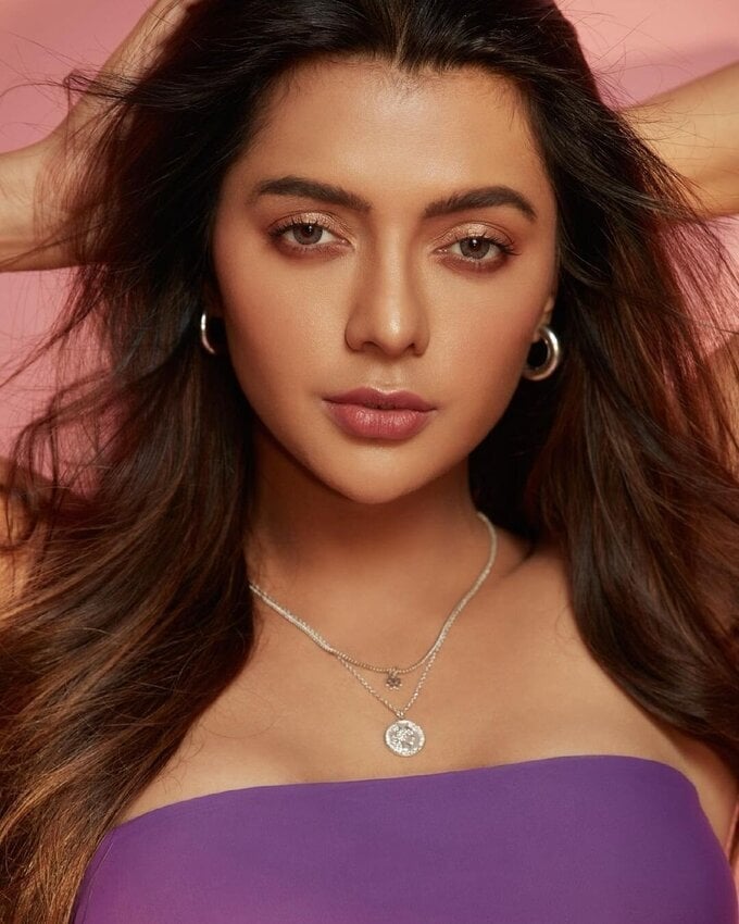 Actress Ruhii Dilip Singh latest Hot Images