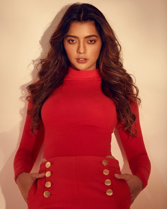 Actress Ruhii Dilip Singh latest Hot Images