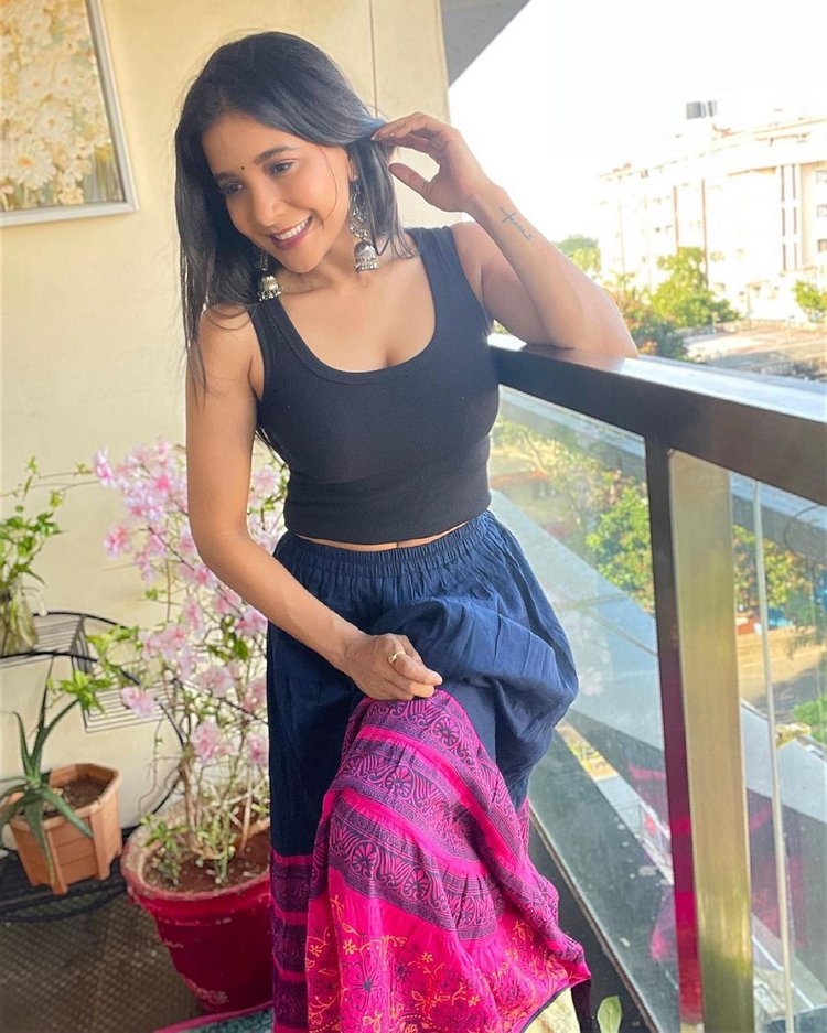 Actress Sakshi Agarwal Latest Image Collection