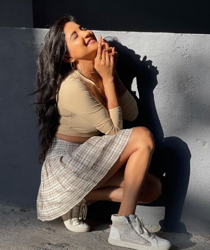 Actress Sakshi Agarwal Latest Images