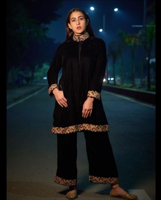 Actress Sara Ali Khan Hot Stunning Images