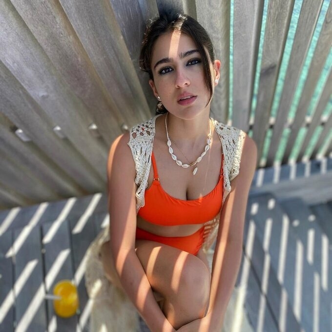 Actress Sara Ali Khan Hot Stunning Images