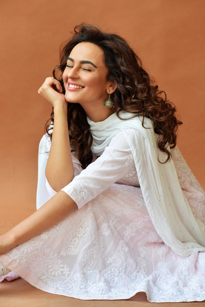 Actress Seerat Kapoor Latest Cute Images