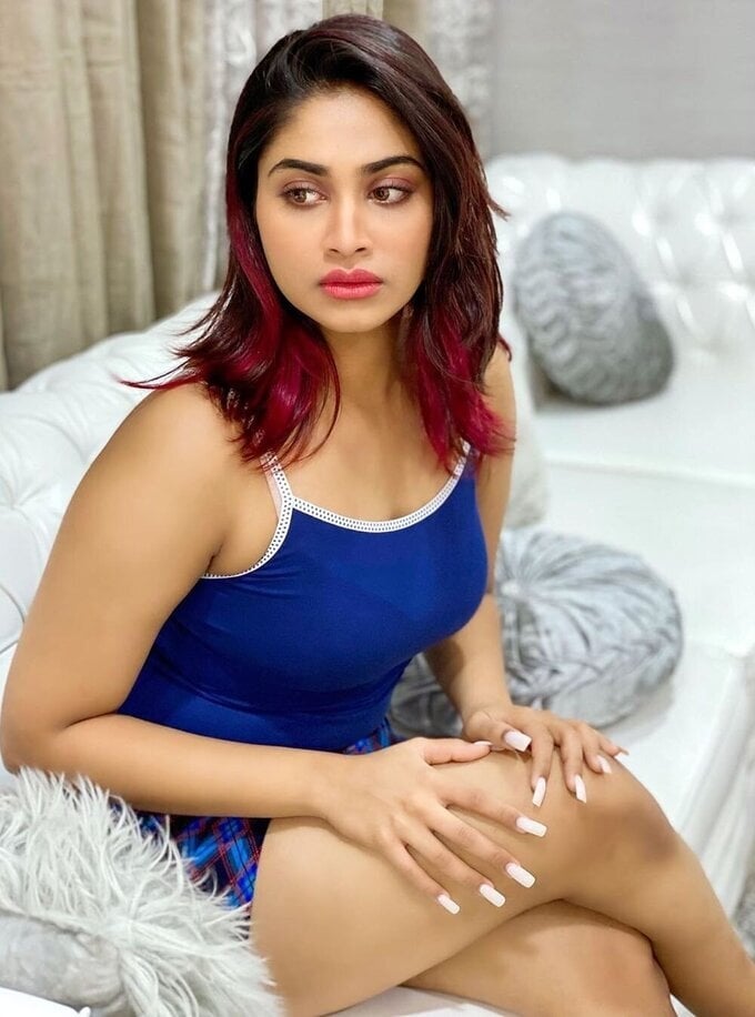 Actress Shivani Narayan Hot Images