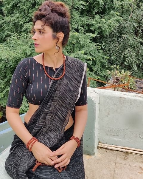 Actress Shraddha Das Latest Hot Images