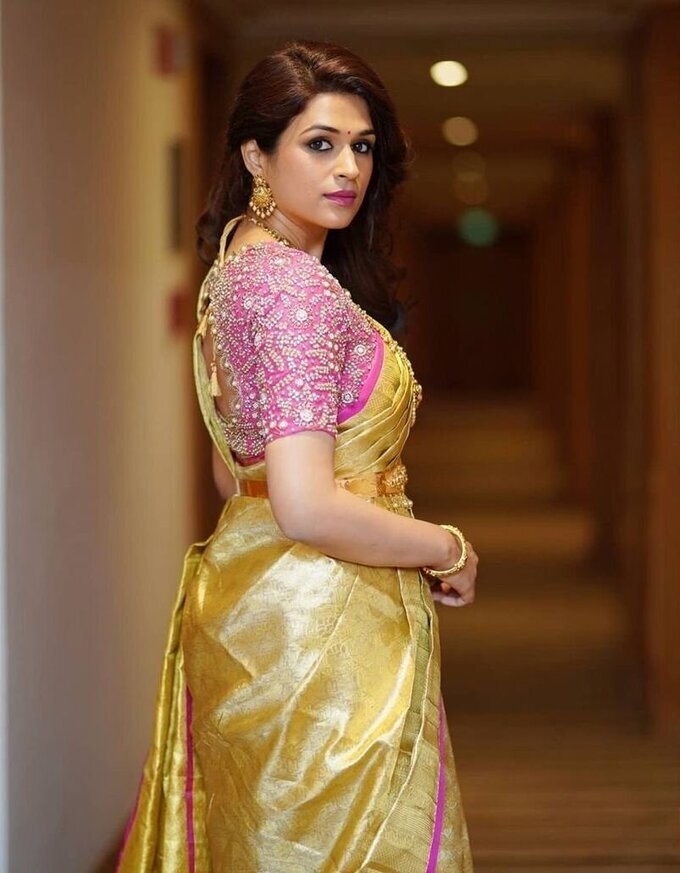 Actress Shraddha Das Latest Stunning Photos
