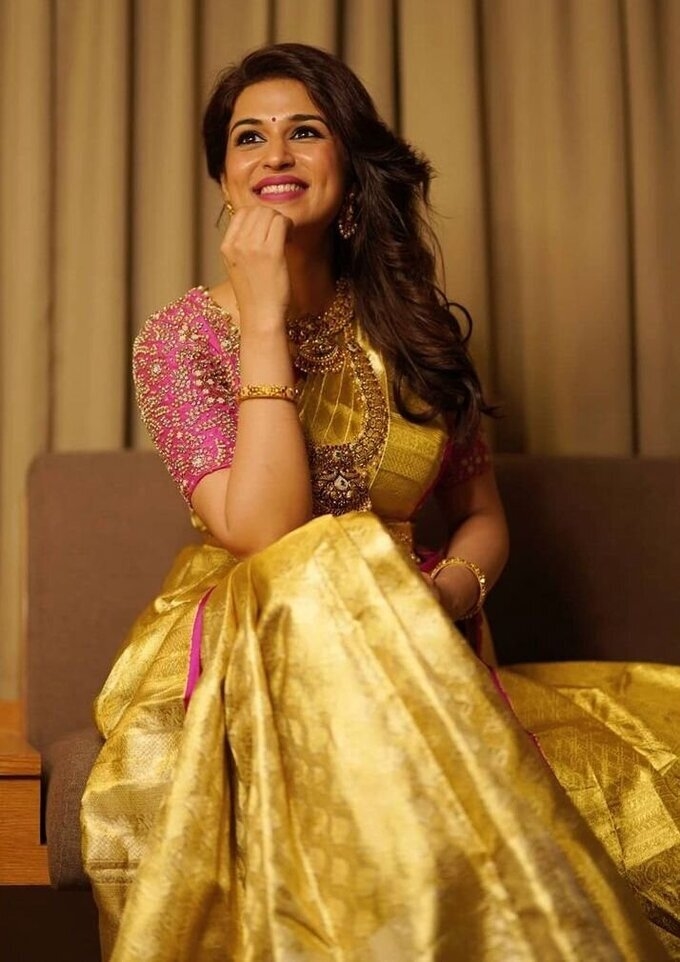 Actress Shraddha Das Latest Stunning Photos