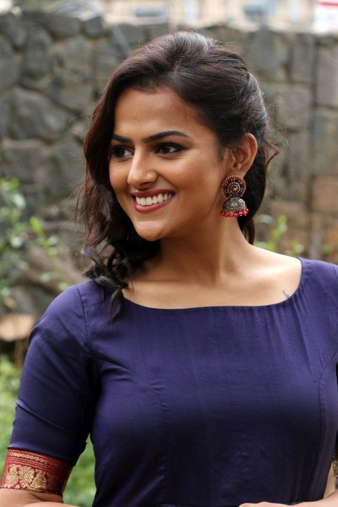 Actress Shraddha Srinath Cute Images