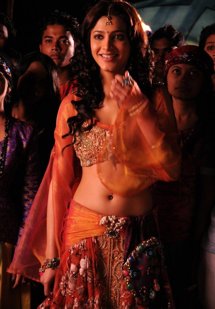 Actress Shruti Hassan Hot Images From Anaganaga O Dheerudu Movie