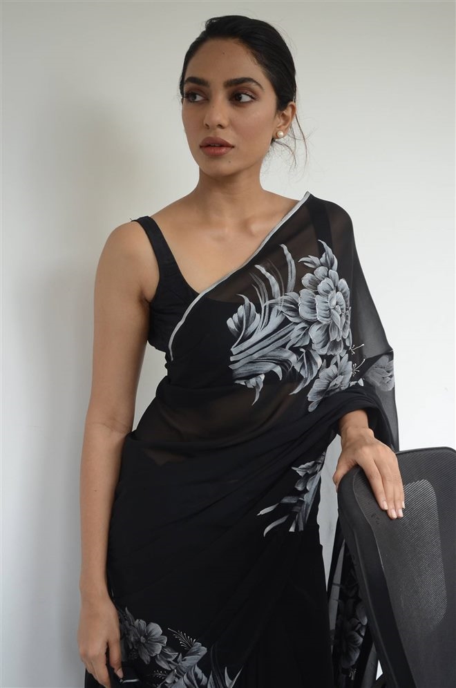 Actress Sobhita Dhulipala Looking Hot In Saree