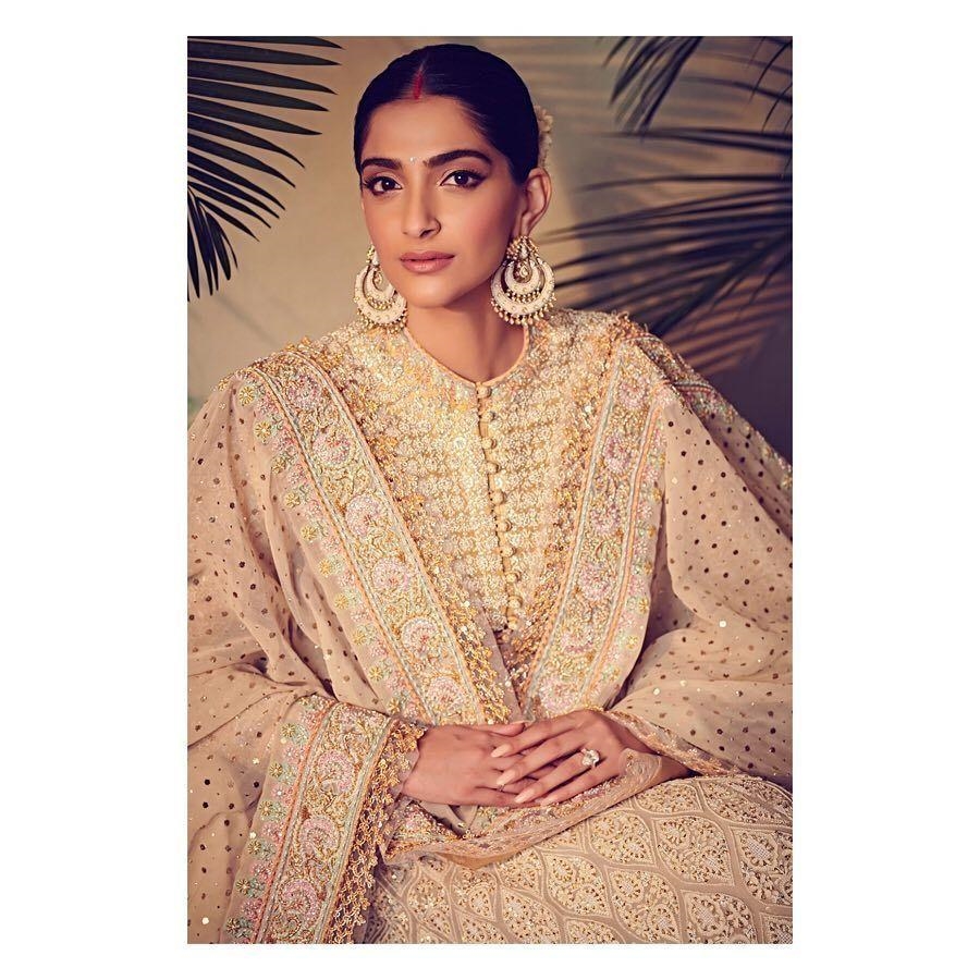 Actress Sonam Kapoor Image Collection