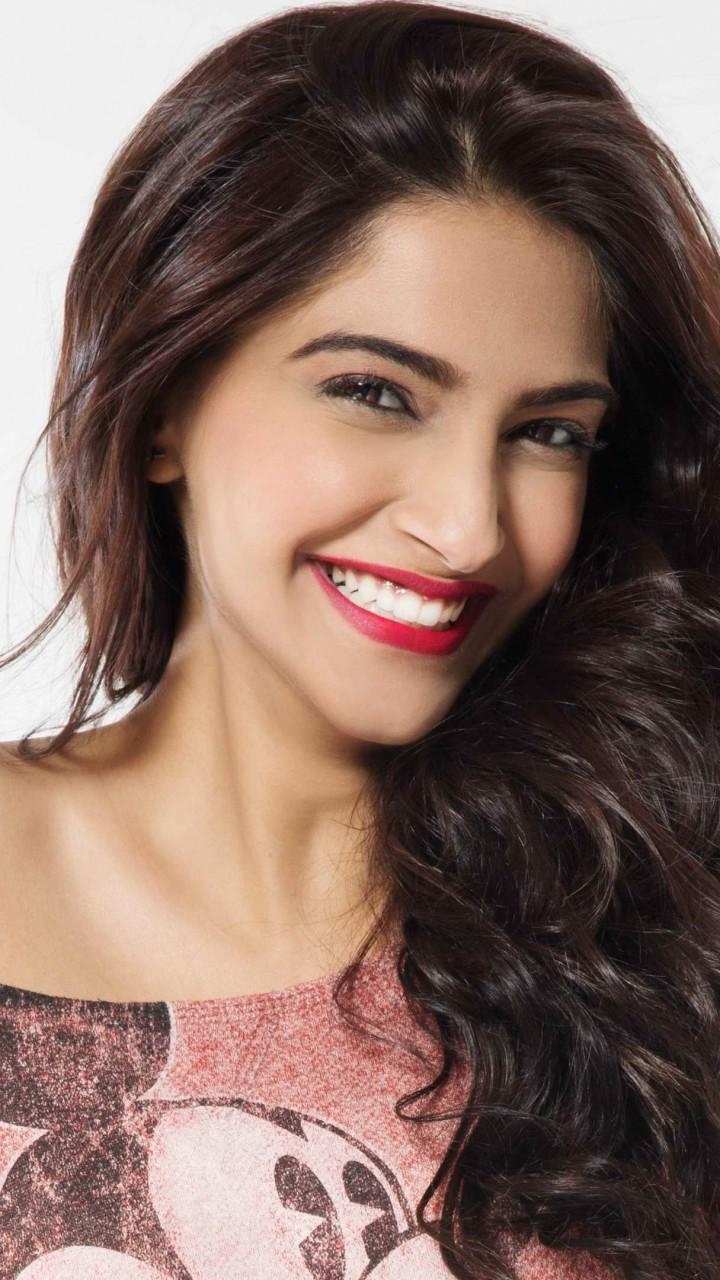 Actress Sonam Kapoor Image Collection