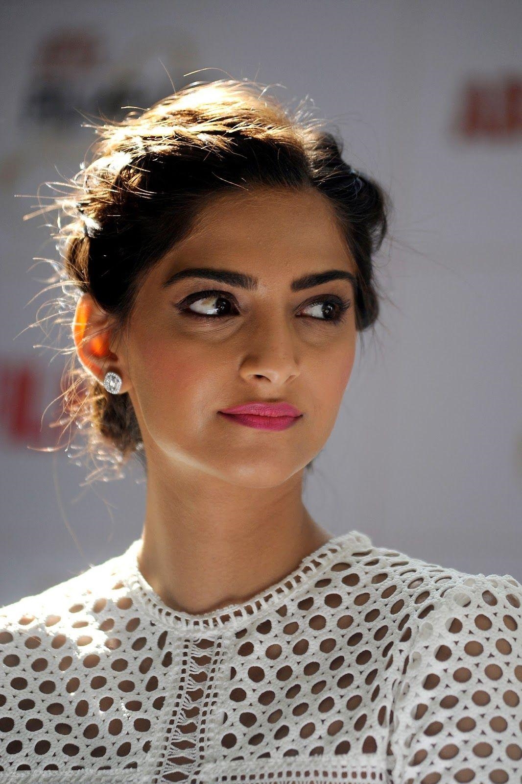 Actress Sonam Kapoor Image Collection