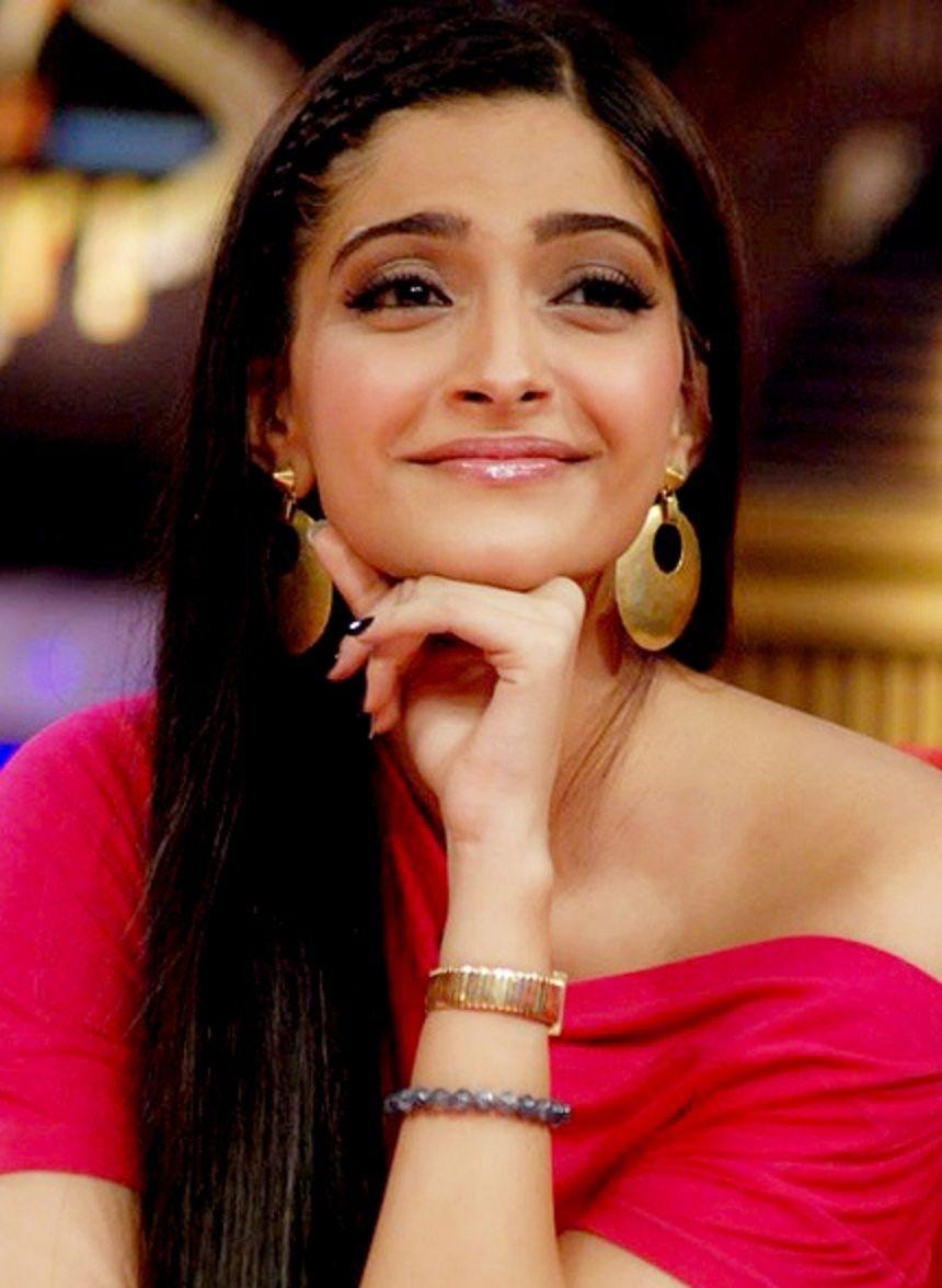 Actress Sonam Kapoor Image Collection