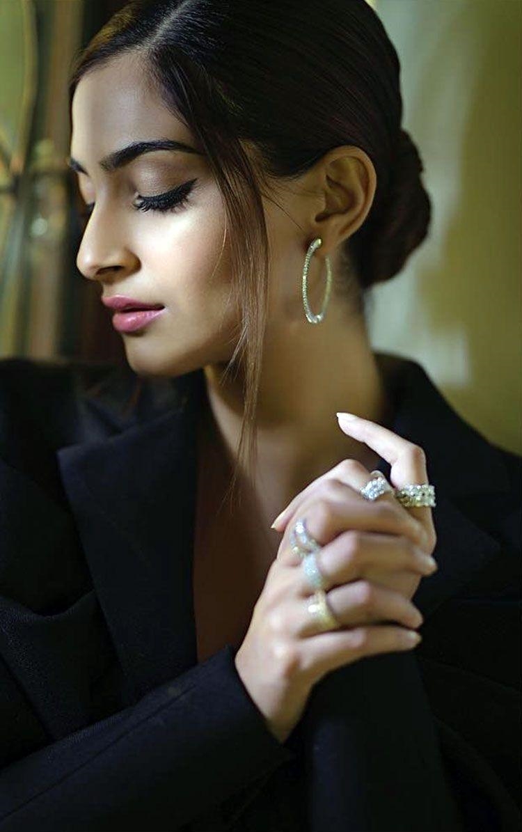 Actress Sonam Kapoor Image Collection
