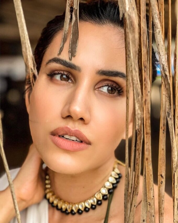 Actress Sonnalli Seygall Latest Image Collection