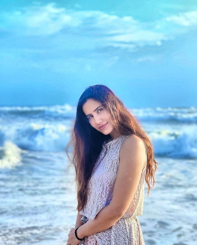 Actress Sonnalli Seygall Latest Image Collection