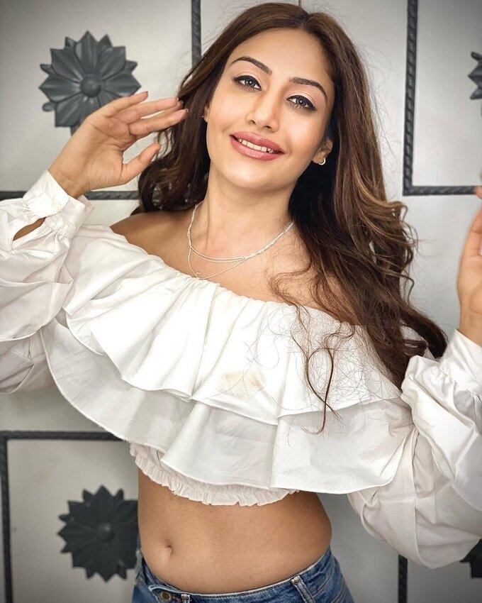 Actress Surbhi Chandna Latest Images