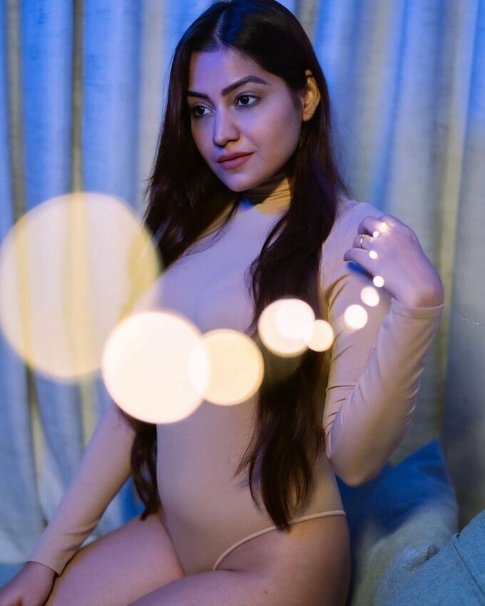 Actress Symrann Kaur Hot Sizzling Images