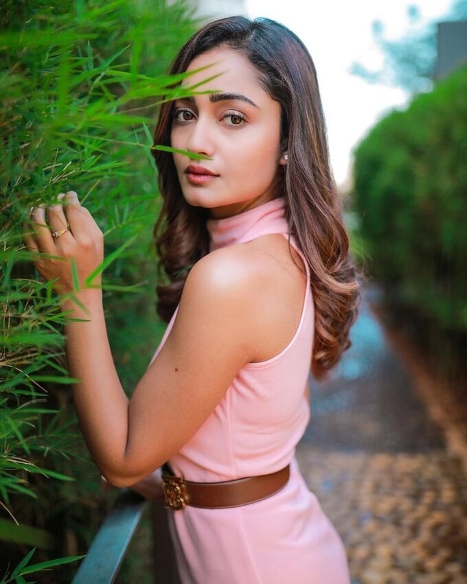 Actress Tridha Choudhary Images