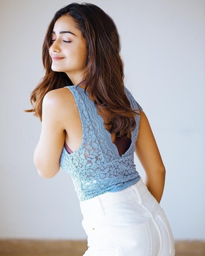 Actress Tridha Choudhary Images