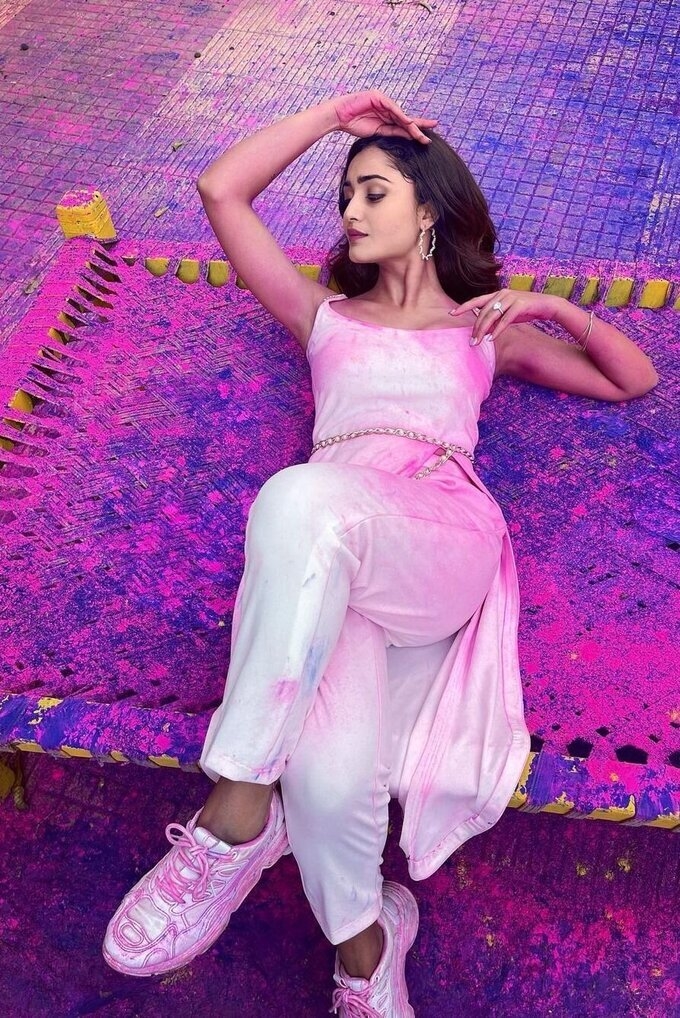 Actress Tridha Choudhary Images