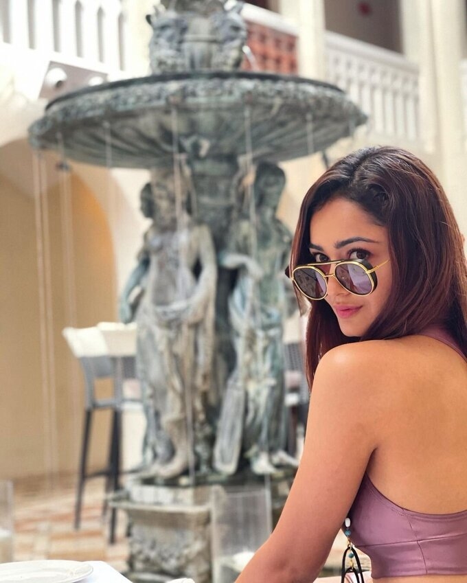 Actress Tridha Choudhary Images