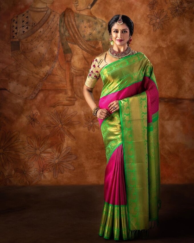 Actress Vimala Raman Gorgeous Latest Images In Saree