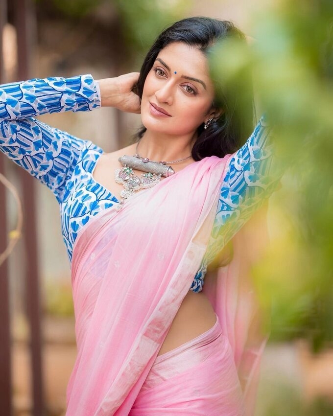 Actress Vimala Raman Gorgeous Latest Images In Saree