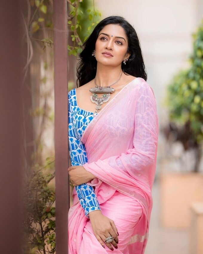 Actress Vimala Raman Gorgeous Latest Images In Saree