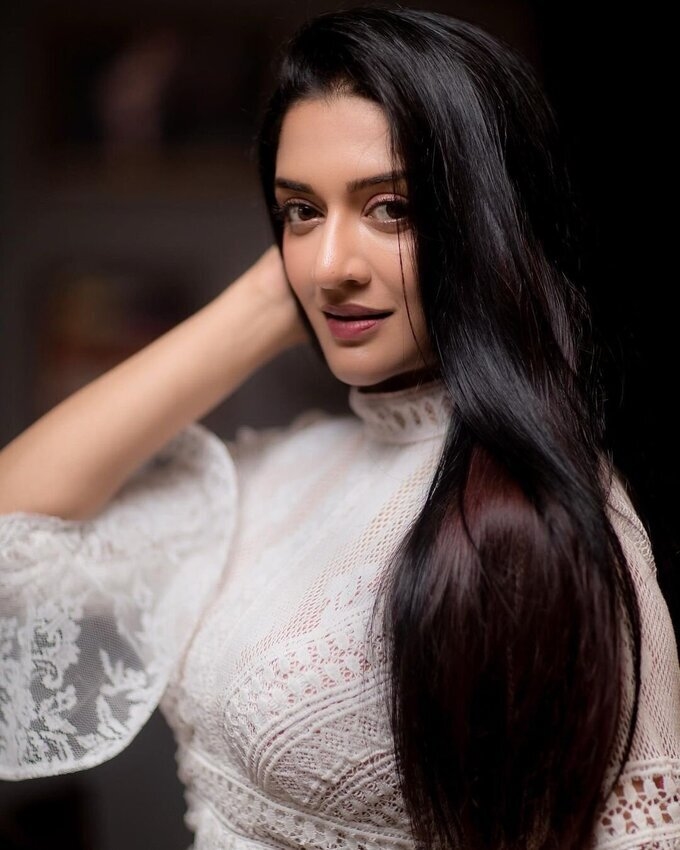 Actress Vimala Raman Latest Photo Collection