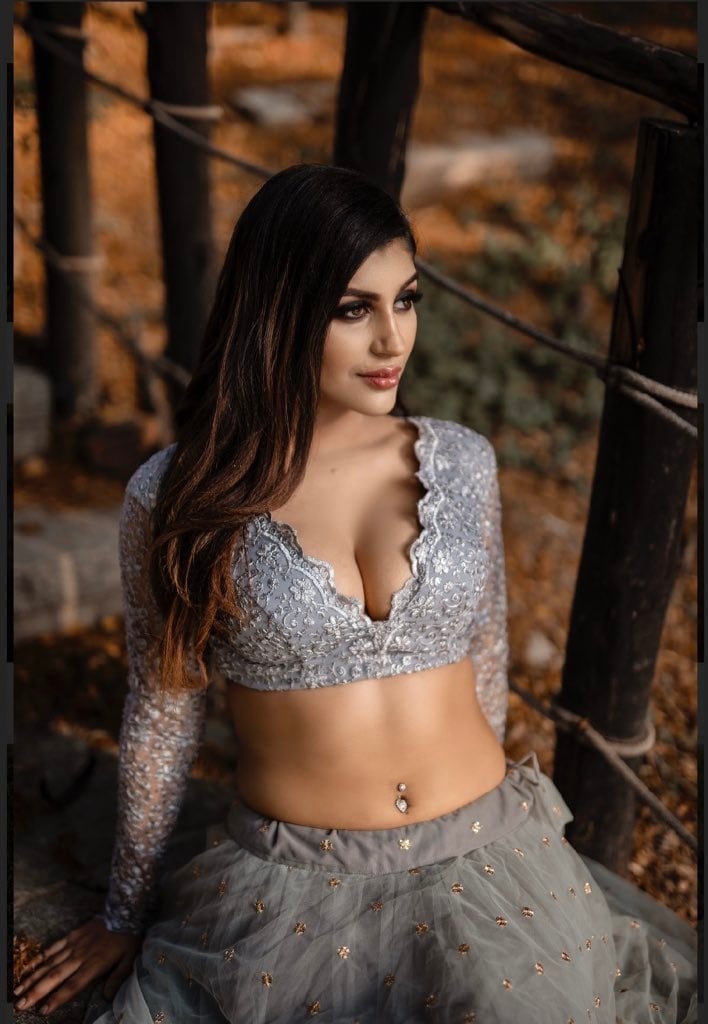 Actress Yashika Anand Hot Photos