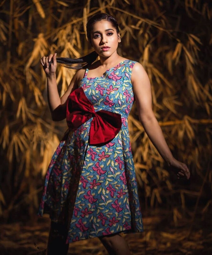 Actress and Anchor Rashmi Gautam Latest Images