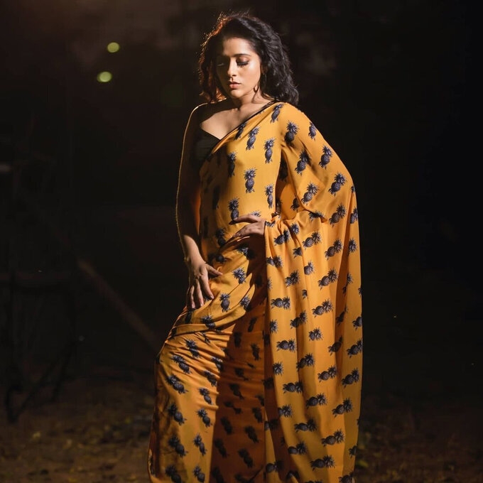 Actress and Anchor Rashmi Gautam Latest Images