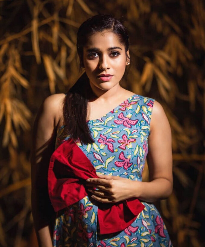Actress and Anchor Rashmi Gautam Latest Images