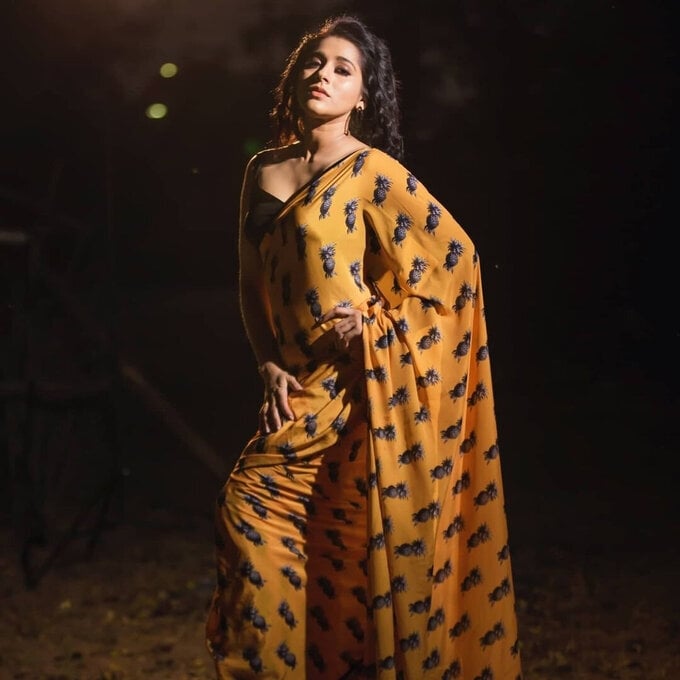 Actress and Anchor Rashmi Gautam Latest Images