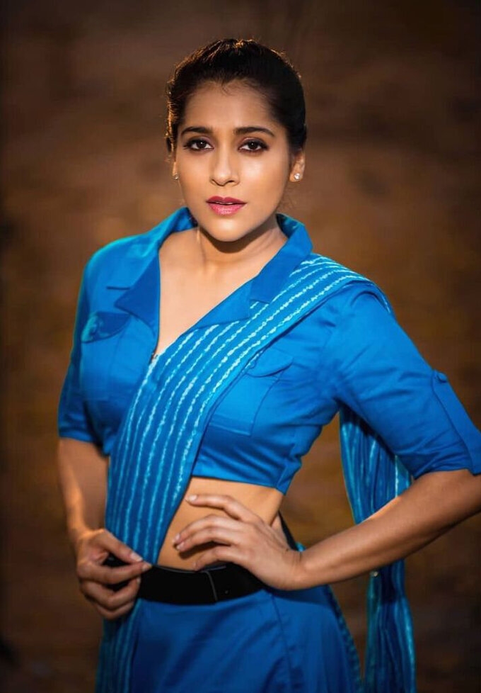 Actress and Anchor Rashmi Gautam Latest Images