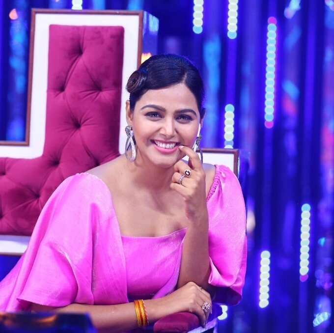 Actress and BiggBoss Contestant Monal Gajjar Hot Images