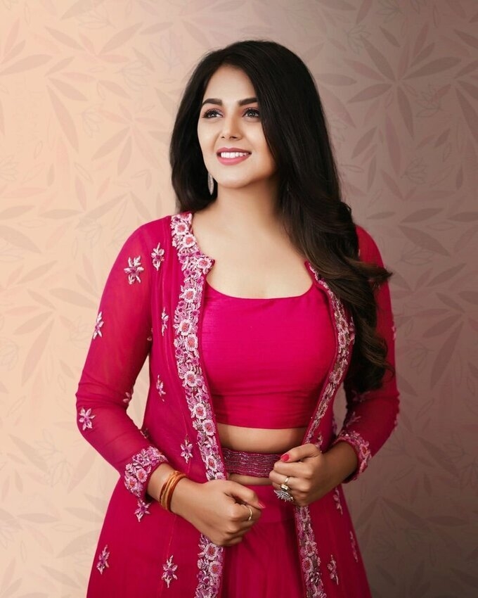 Actress and BiggBoss Contestant Monal Gajjar Hot Images