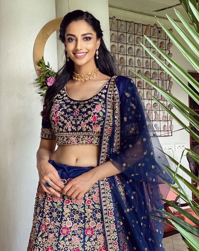 Actress and Model Meenakshi Chaudhary Latest Images