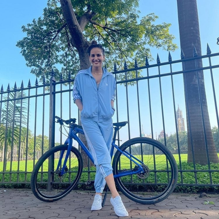 Aisha Sharma New Images Gallery Collection