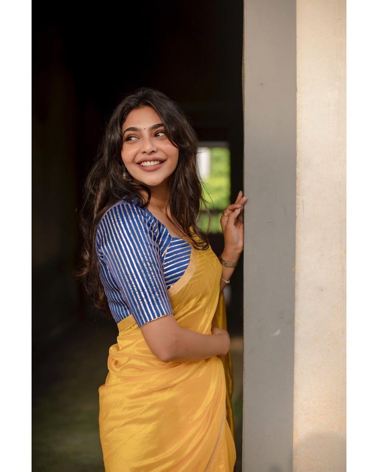 Aishwarya Lekshmi New Images In Facebook