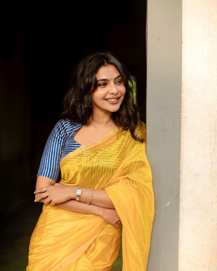 Aishwarya Lekshmi New Images In Facebook