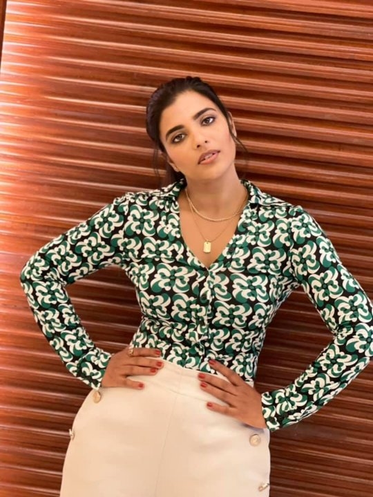 Aishwarya Rajesh Hot Photos