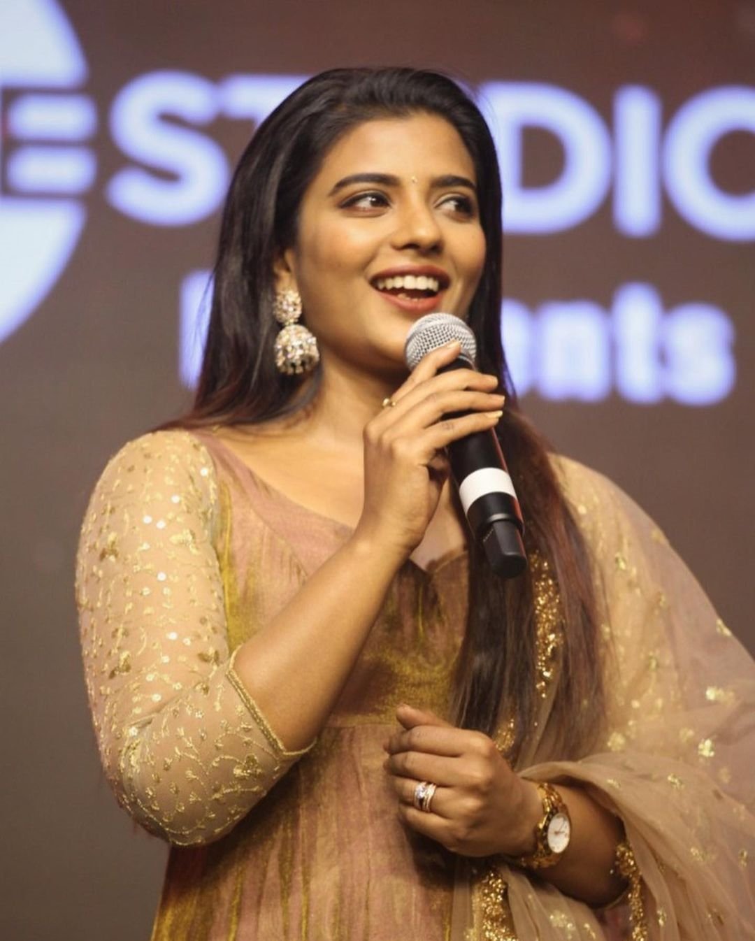 Aishwarya Rajesh Images Collection