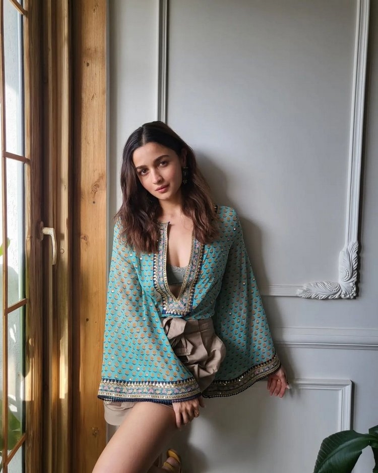 Alia Bhatt Hot Photos Gallery